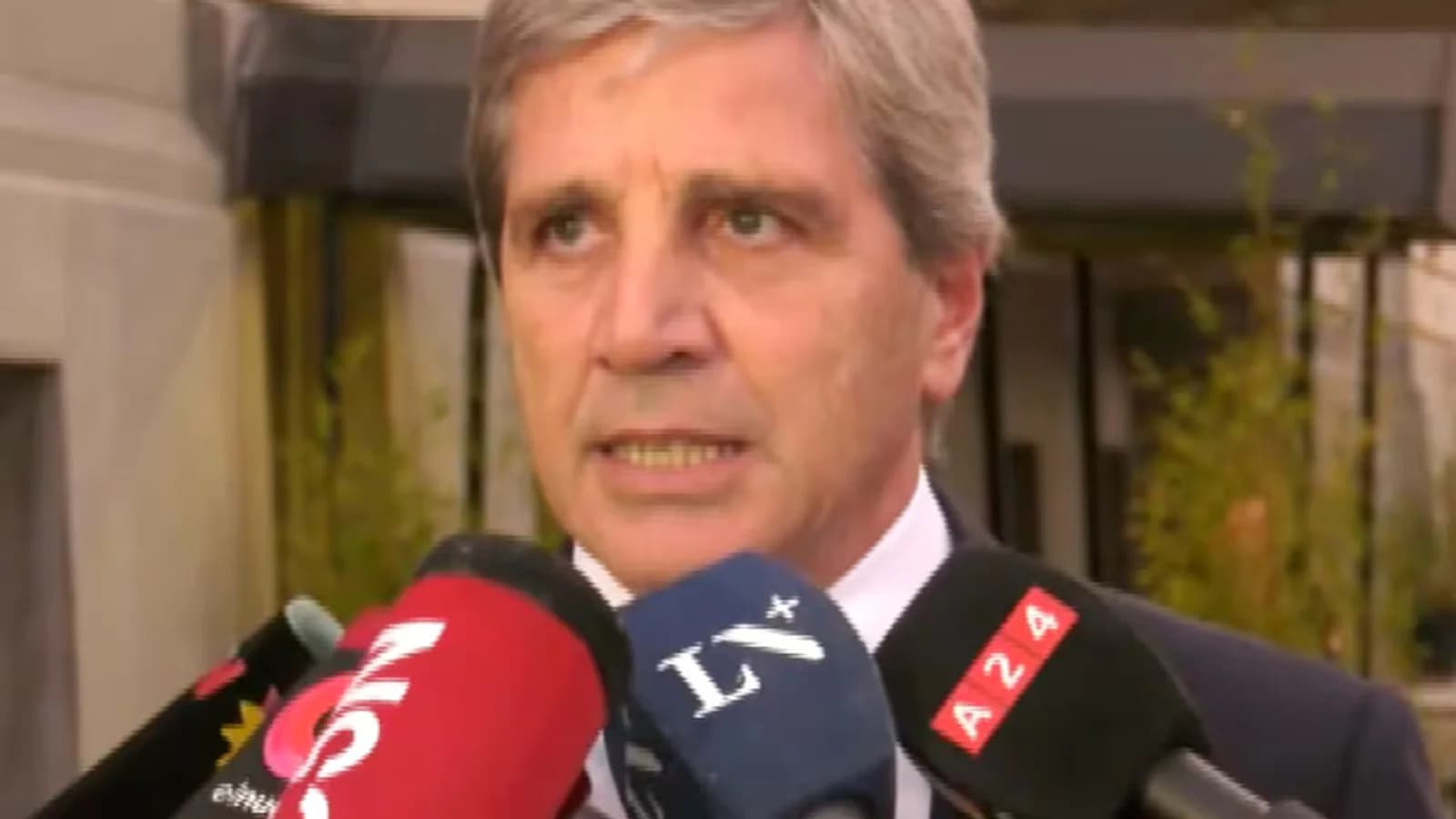 La simbiosis verbal entre Javier Milei y Luis Caputo