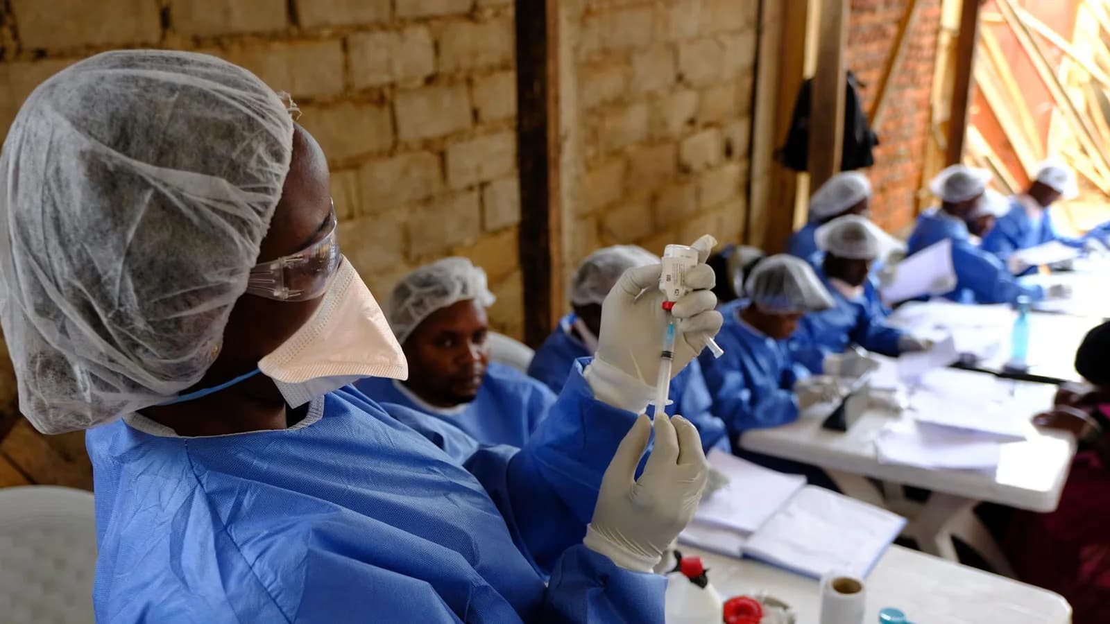 La OMS y África CDC piden reforzar la respuesta al ébola en la RDC