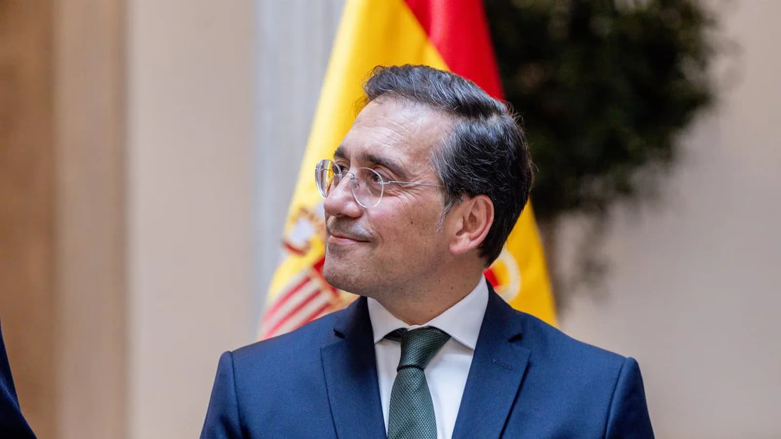 Albares reclama a Italia retirar los controles a viajeros desde España