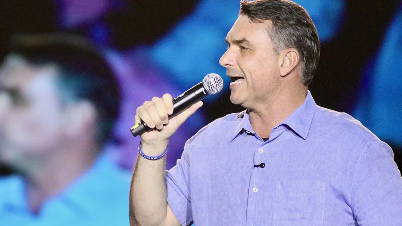 Flávio Bolsonaro acusa de corrupción a la Justicia y denuncia temor a su triunfo electoral