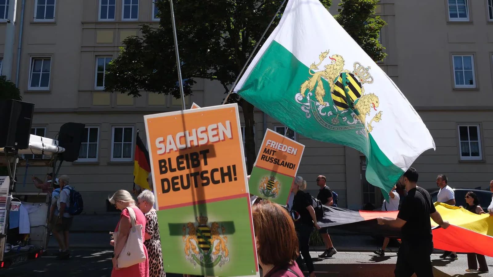 Protesta populista reúne a 10.000 personas contra el gobierno de Friedrich Merz