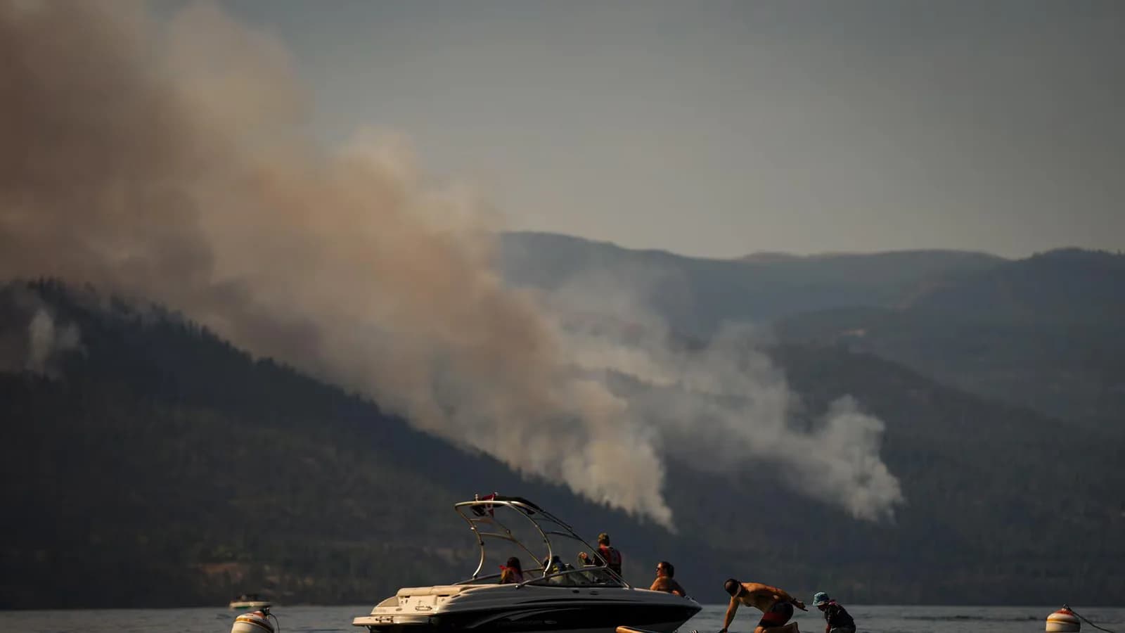 Incendio en la Columbia Británica: evacúan a más de 20.000 personas