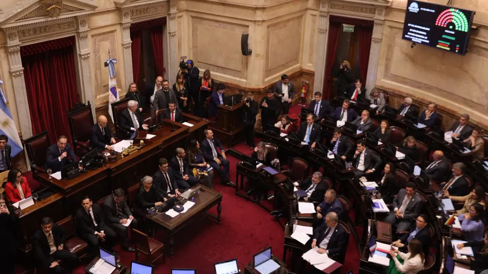 Las decisiones del Gobierno que profundizaron sus tropiezos políticos