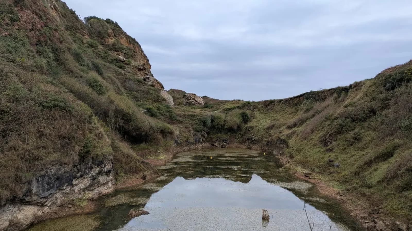 Una mujer resultó herida tras caer por el acantilado de La Atalaya, en Ribadesella