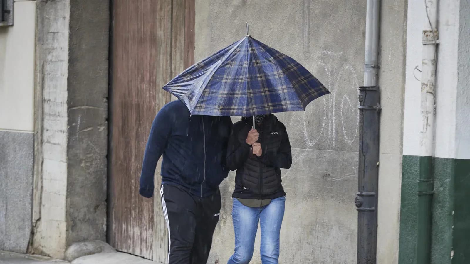 Las lluvias provocan cortes y restricciones puntuales en rutas de Navarra