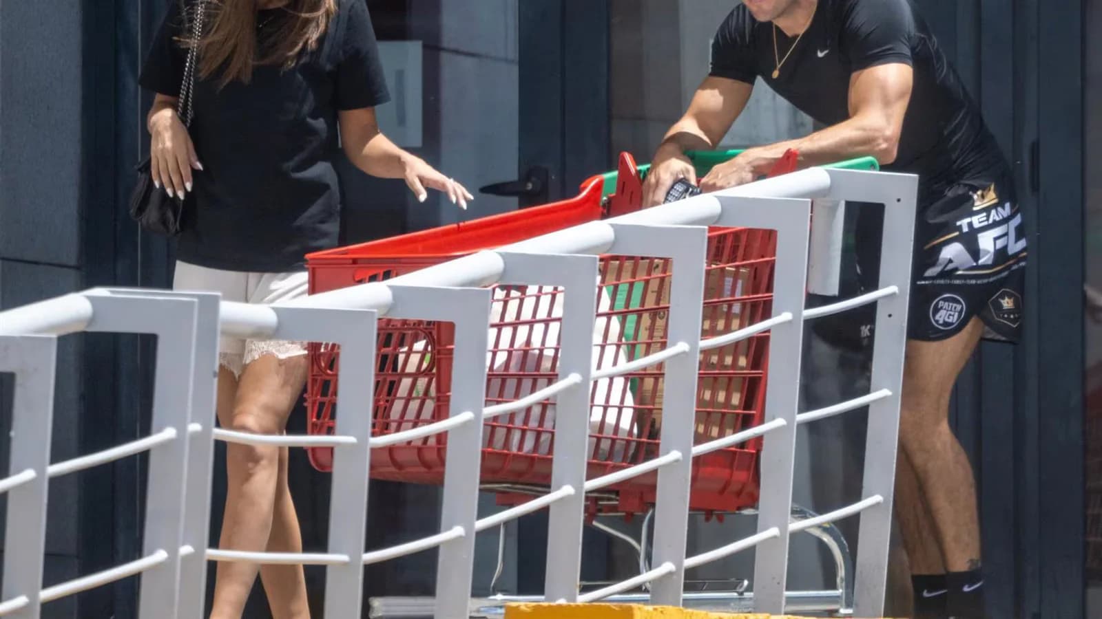 Mario Casas y Melyssa Pinto avanzan con los preparativos de la nueva casa de ella