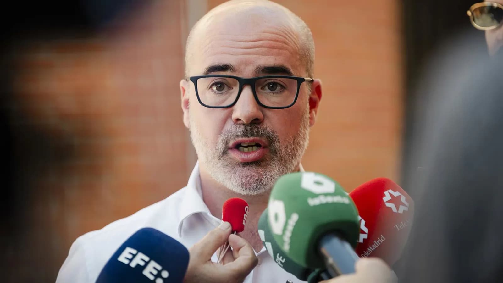 Francisco Martín cuestionó a Ayuso por los áticos y los “pelotazos”