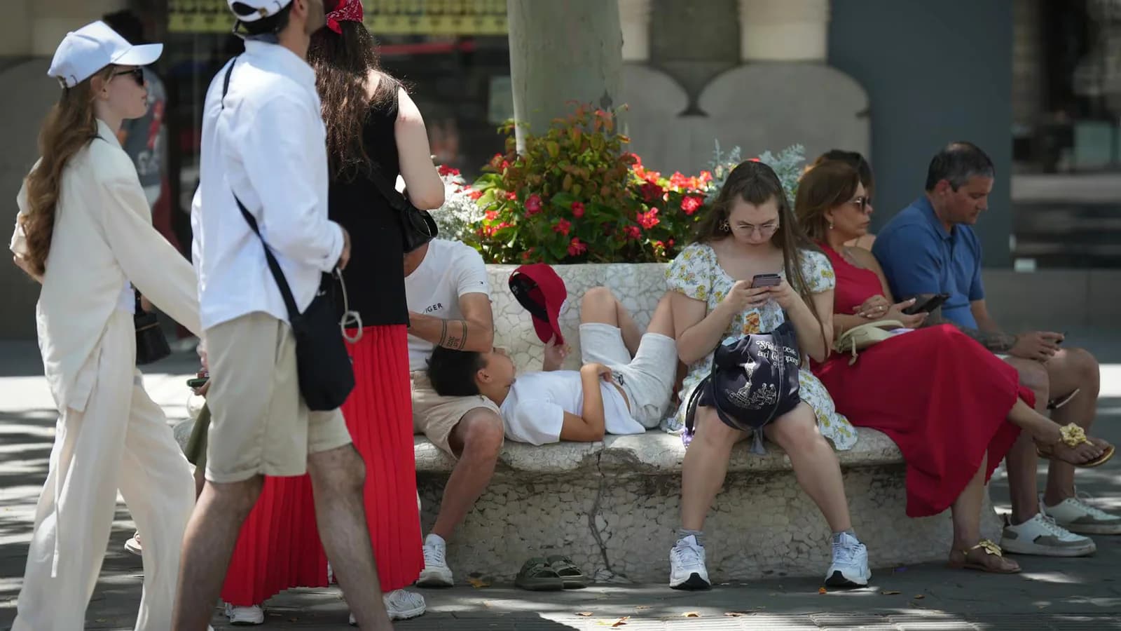 Diez comunidades afrontan avisos por calor, lluvias y tormentas este lunes