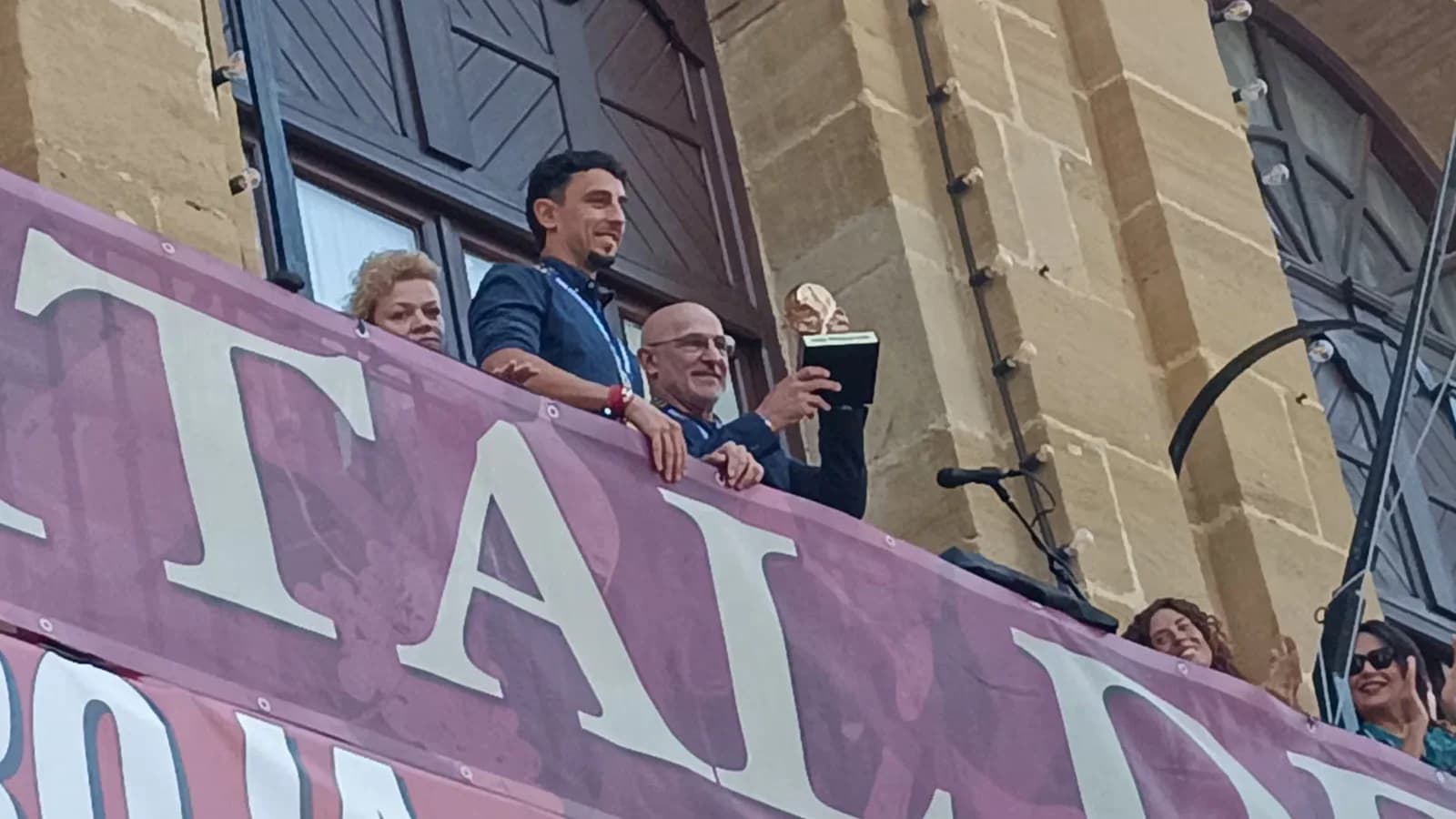 Luis de la Fuente expresó su emoción durante el homenaje en su ciudad natal, Haro