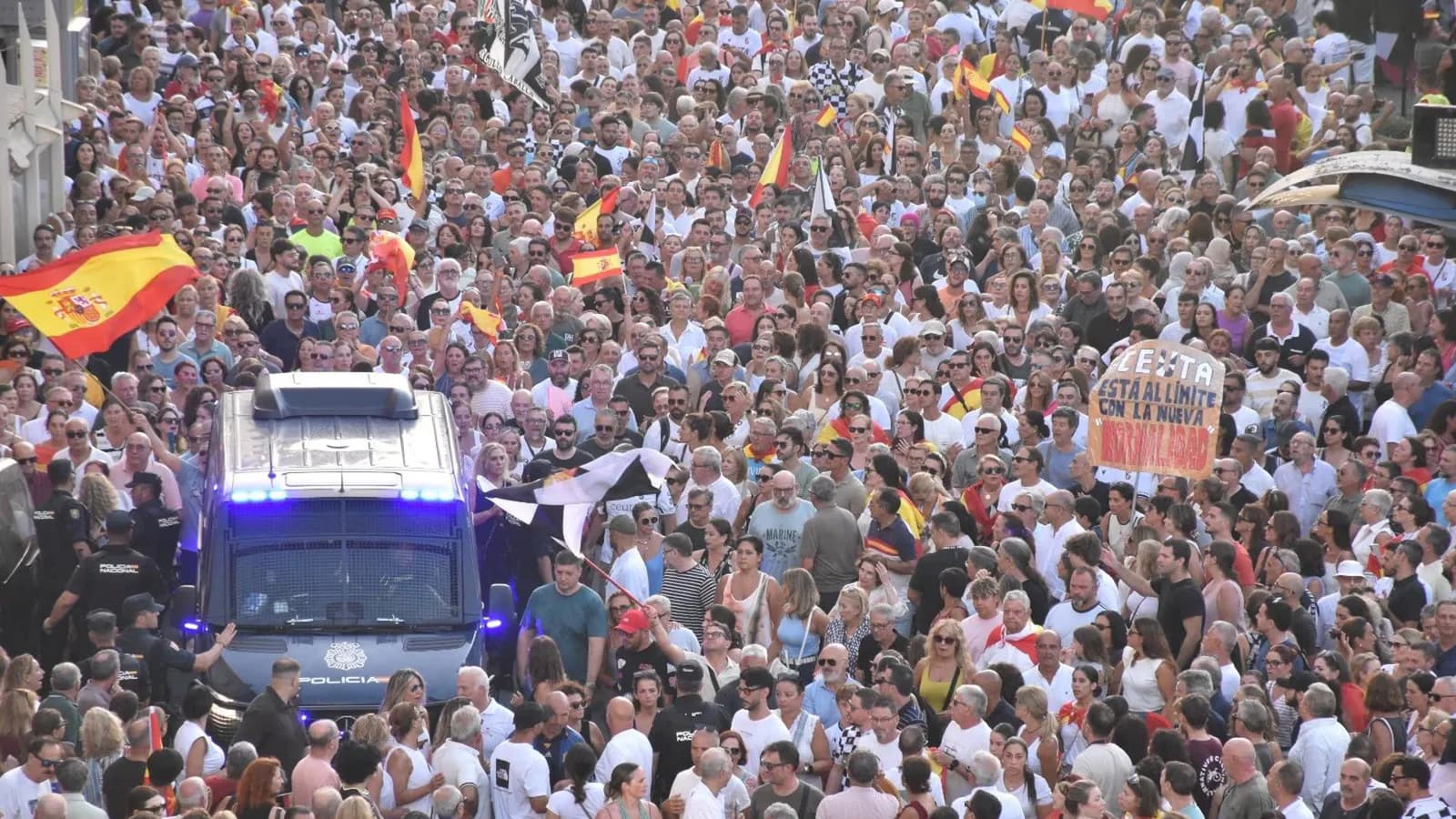 Más de 15.000 personas reclaman respuestas ante la crisis migratoria en Ceuta