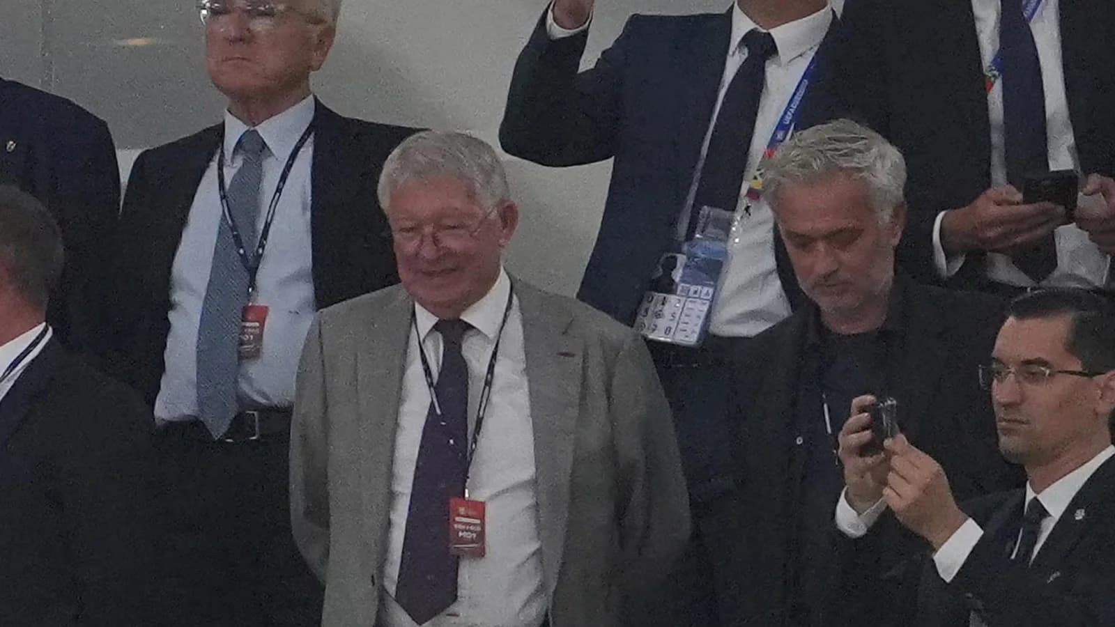Mourinho contó que había firmado para suceder a Ferguson en el United