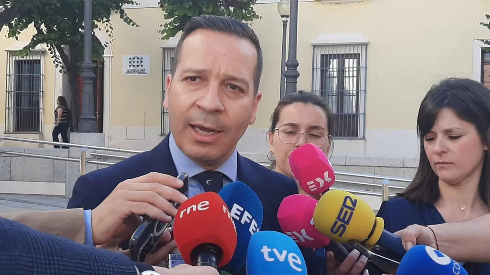 Fernández rechaza que Extremadura reciba más menores migrantes no acompañados