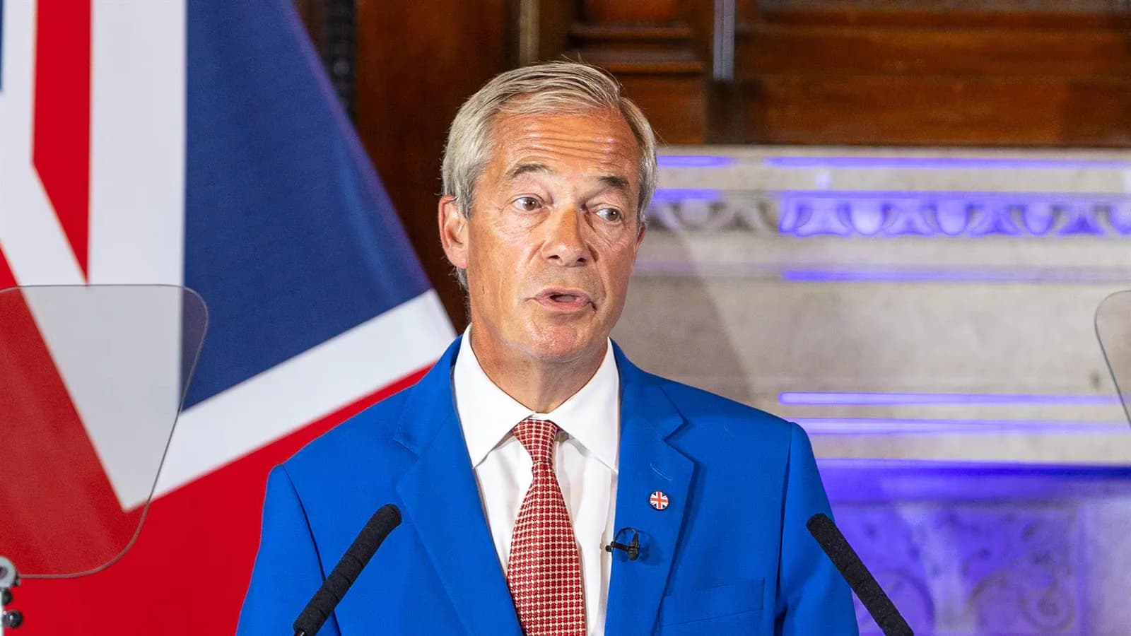 Farage propone trasladar presos extranjeros del Reino Unido a cárceles de El Salvador
