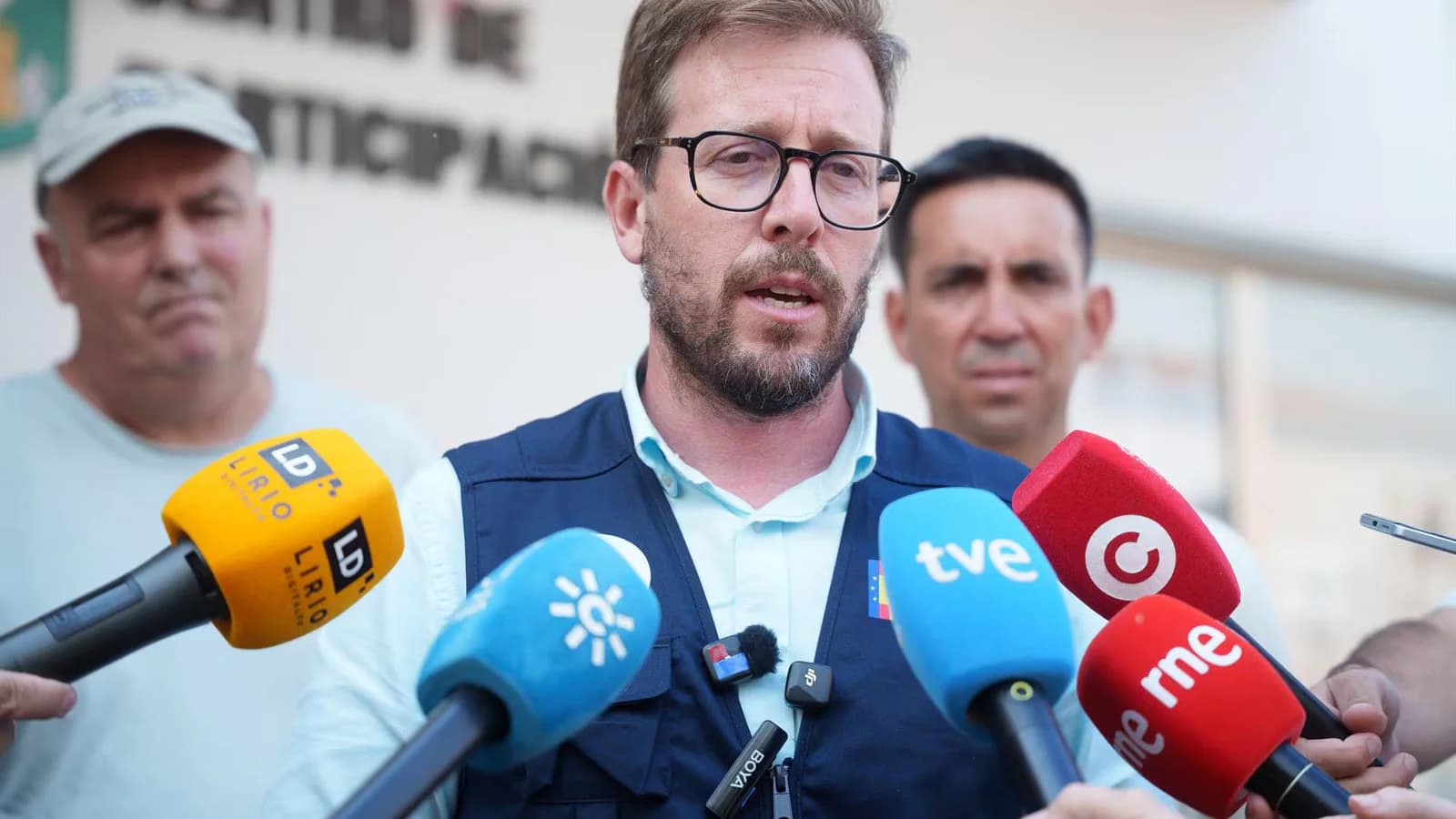 El Gobierno amplía el operativo contra el incendio de Niebla con más de 500 efectivos