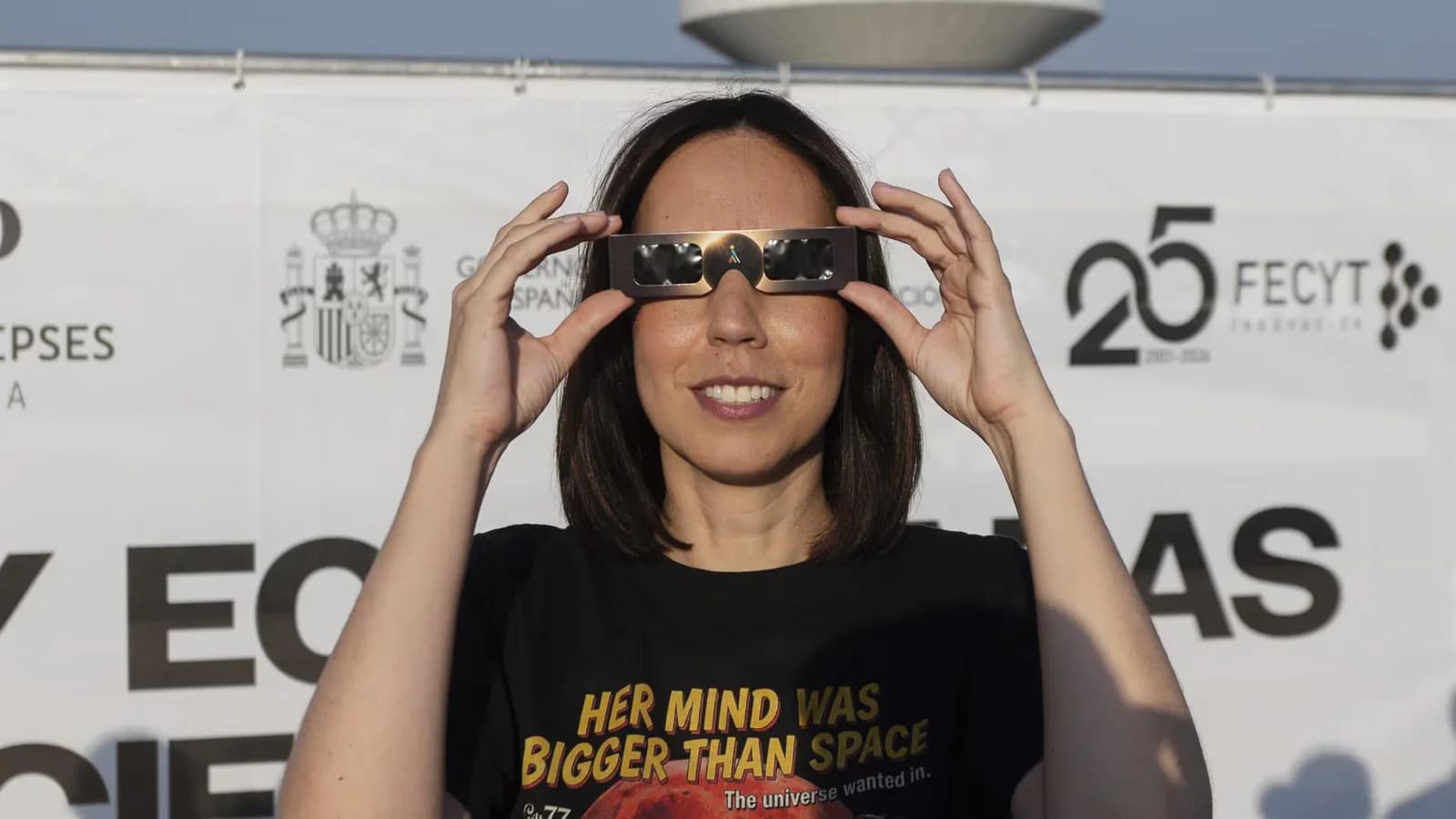 Diana Morant quedó fascinada tras observar el eclipse total de Sol en Yebes