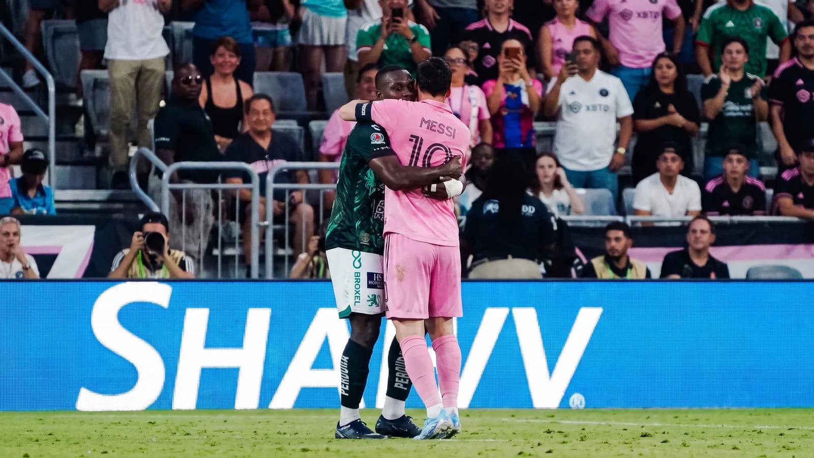 Club León abrazó a Messi tras dejar afuera al Inter Miami en la Leagues Cup