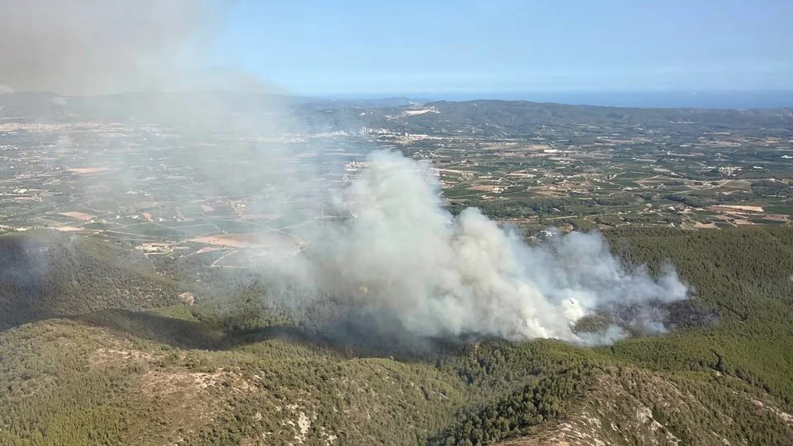 Estabilizan el incendio forestal en Castellví de la Marca, Barcelona