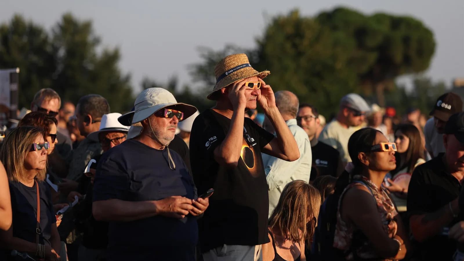Advierten consultar al oftalmólogo ante cambios visuales tras mirar un eclipse sin protección