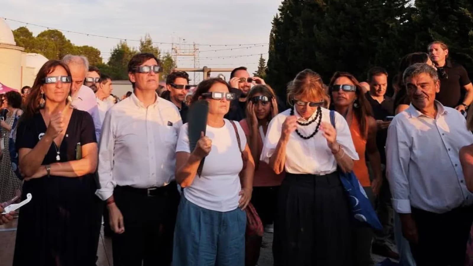 La Generalitat calificó de éxito el seguimiento del eclipse en Cataluña