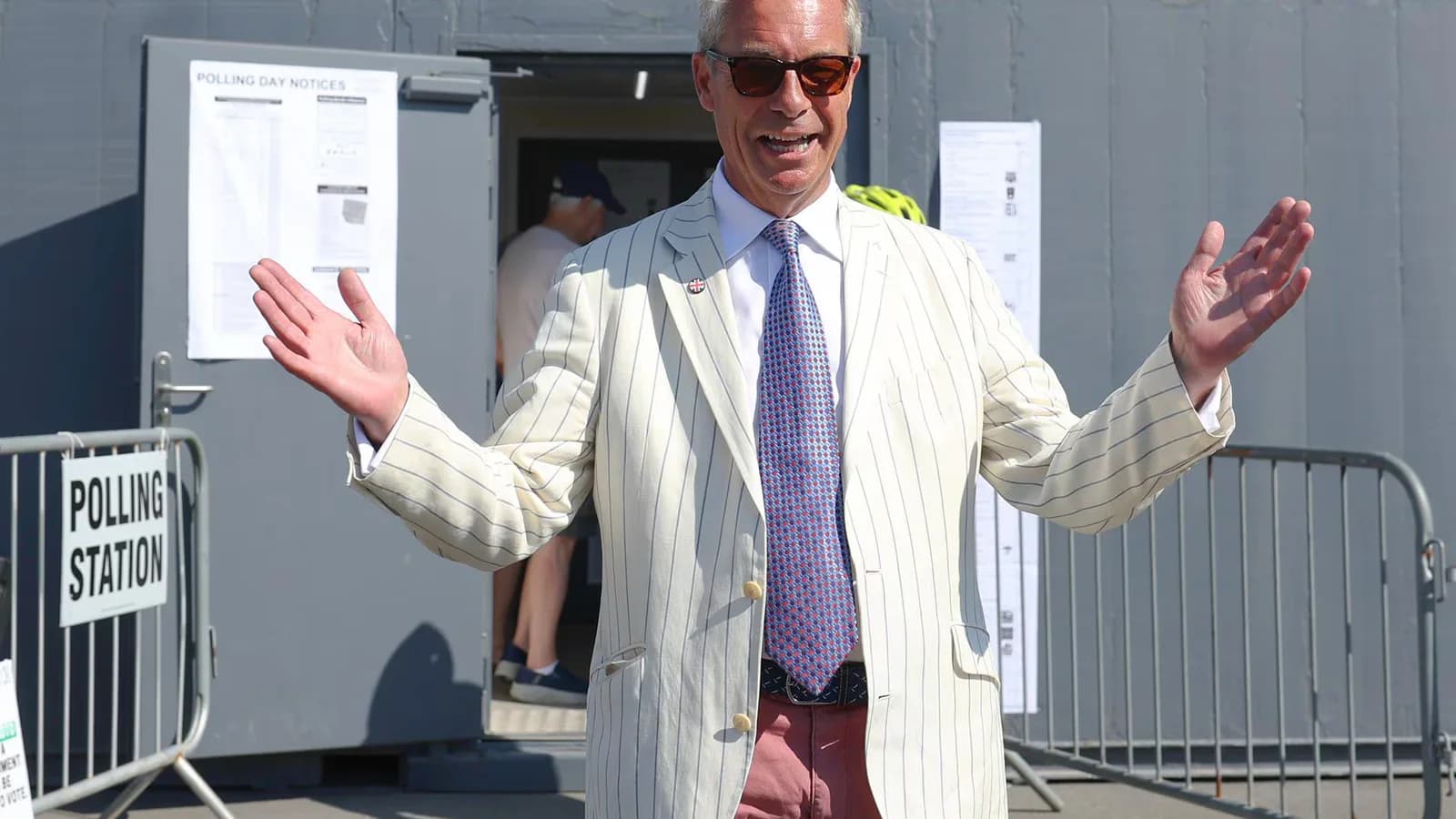 Nigel Farage vuelve al Parlamento tras imponerse en las elecciones de Clacton