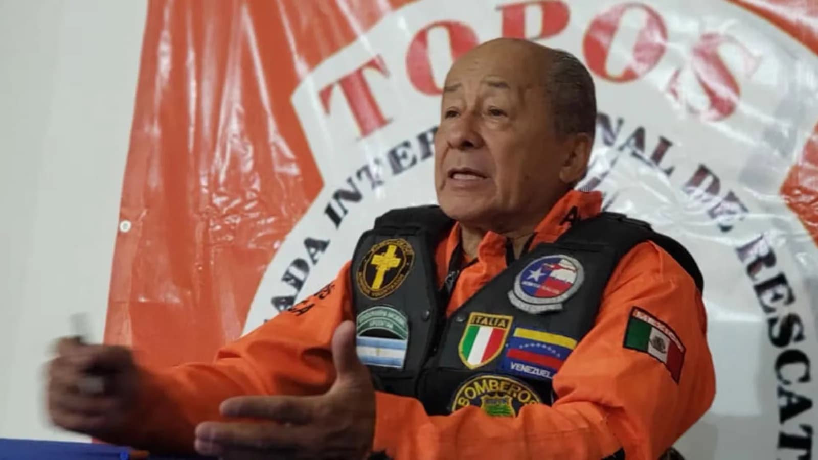 Héctor Méndez, el “Topo Mayor” de 80 años que llegó a Cali para rescatar sobrevivientes