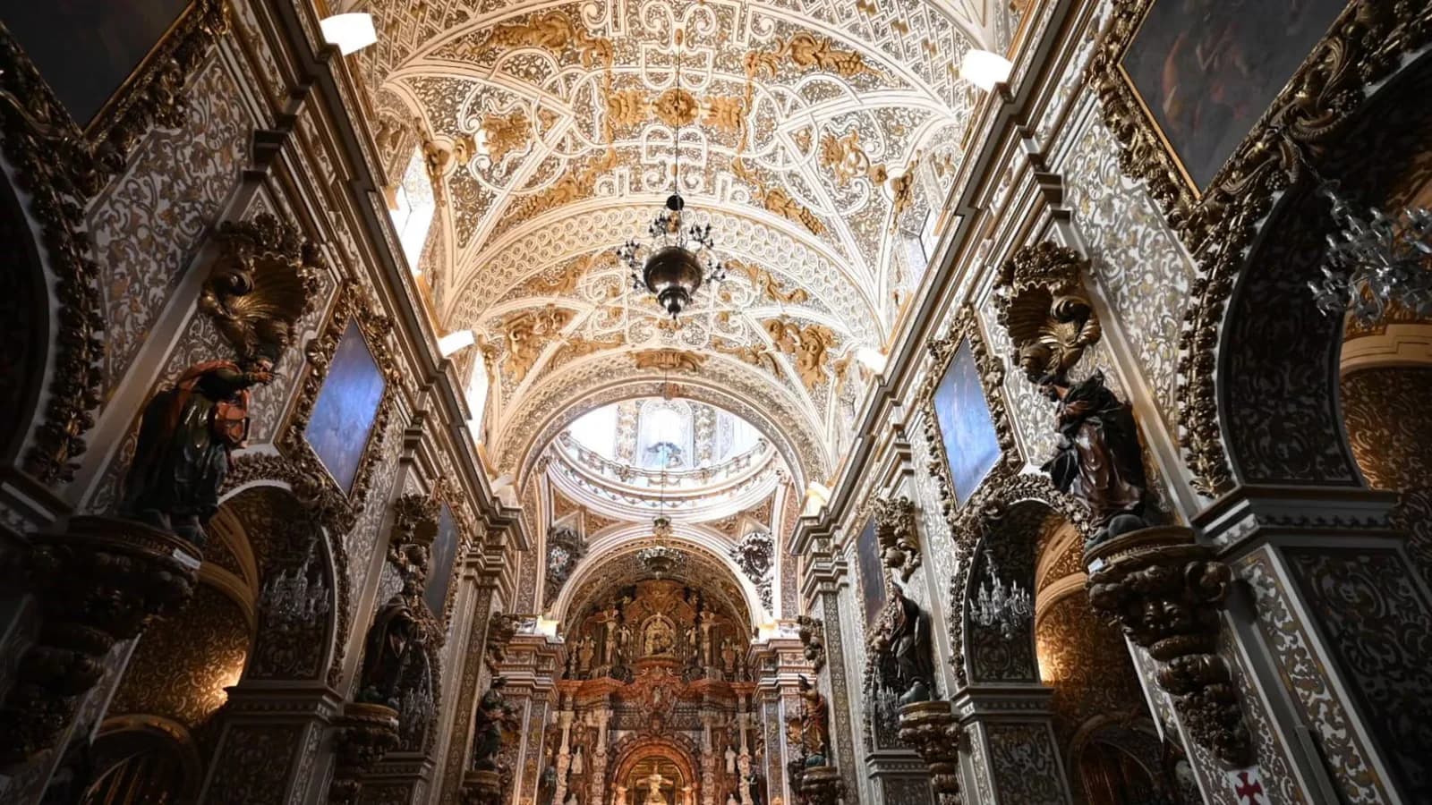 La Basílica de las Angustias de Granada permanecerá cerrada tras el sismo