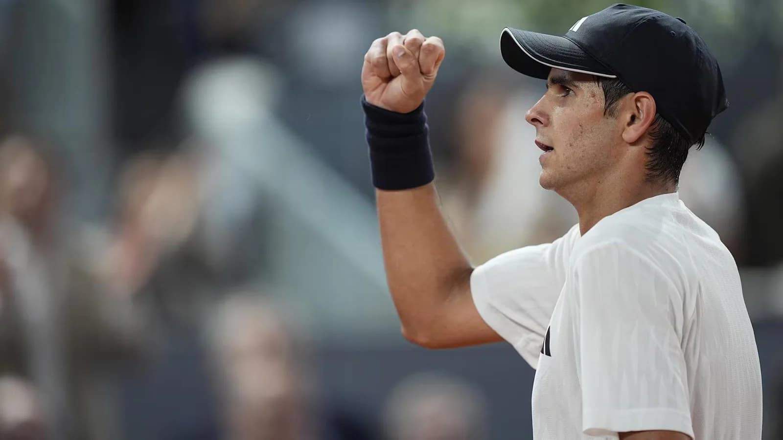 Rafa Jódar remonta a Shapovalov tras salvar dos puntos de partido en Cincinnati