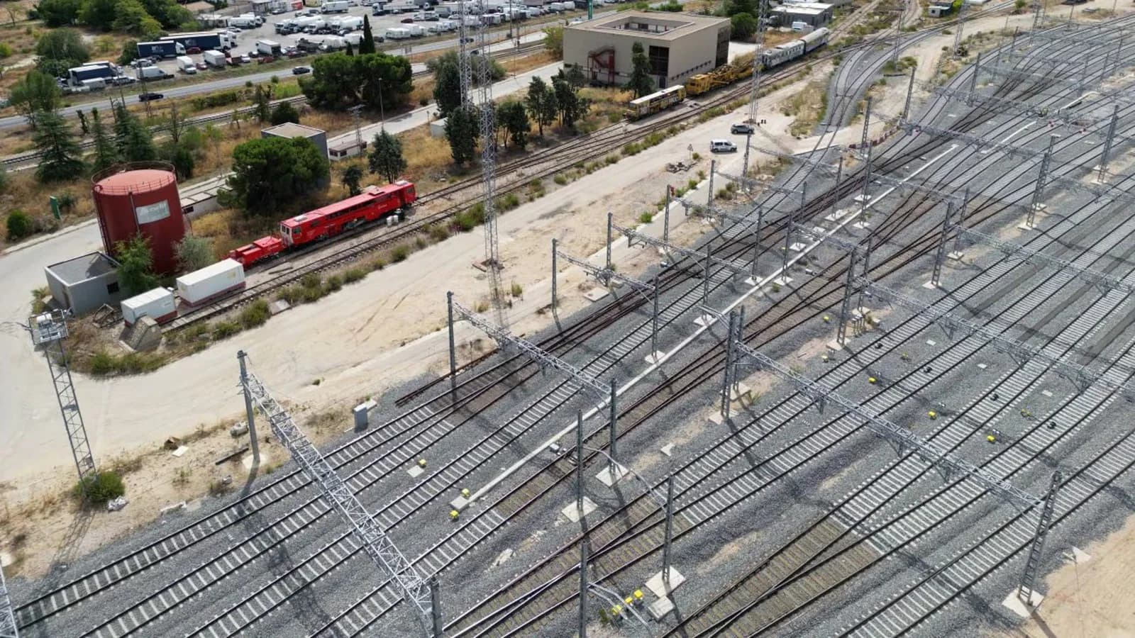 La CNMC da tres meses a Adif para liberar vías en terminales de mercancías