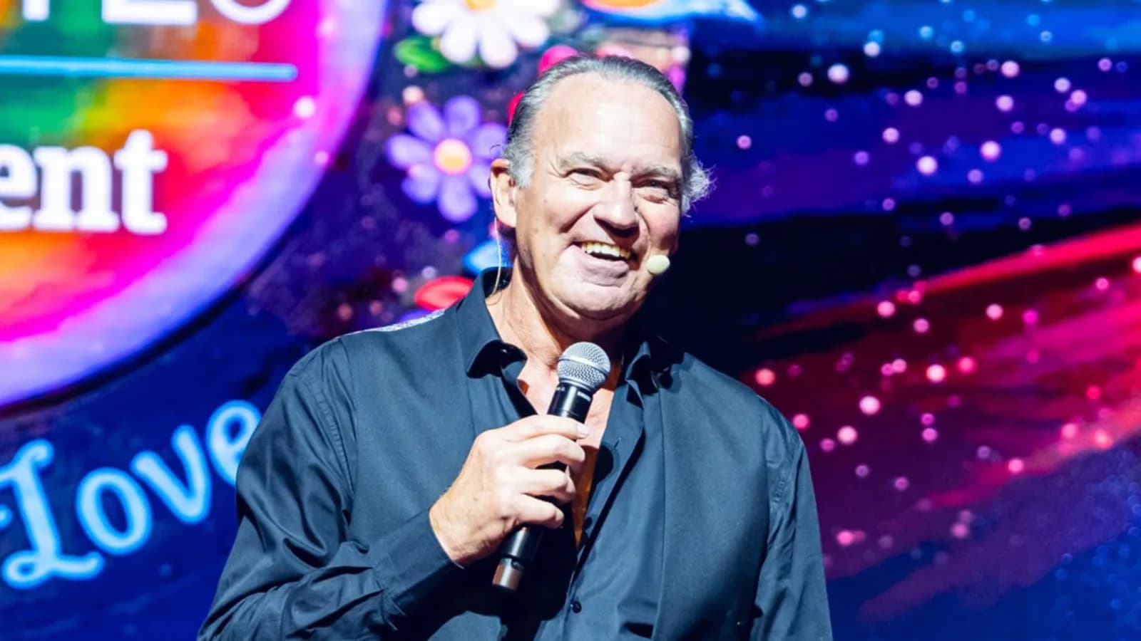Bertín Osborne reapareció cantando tras suspender conciertos por problemas de salud
