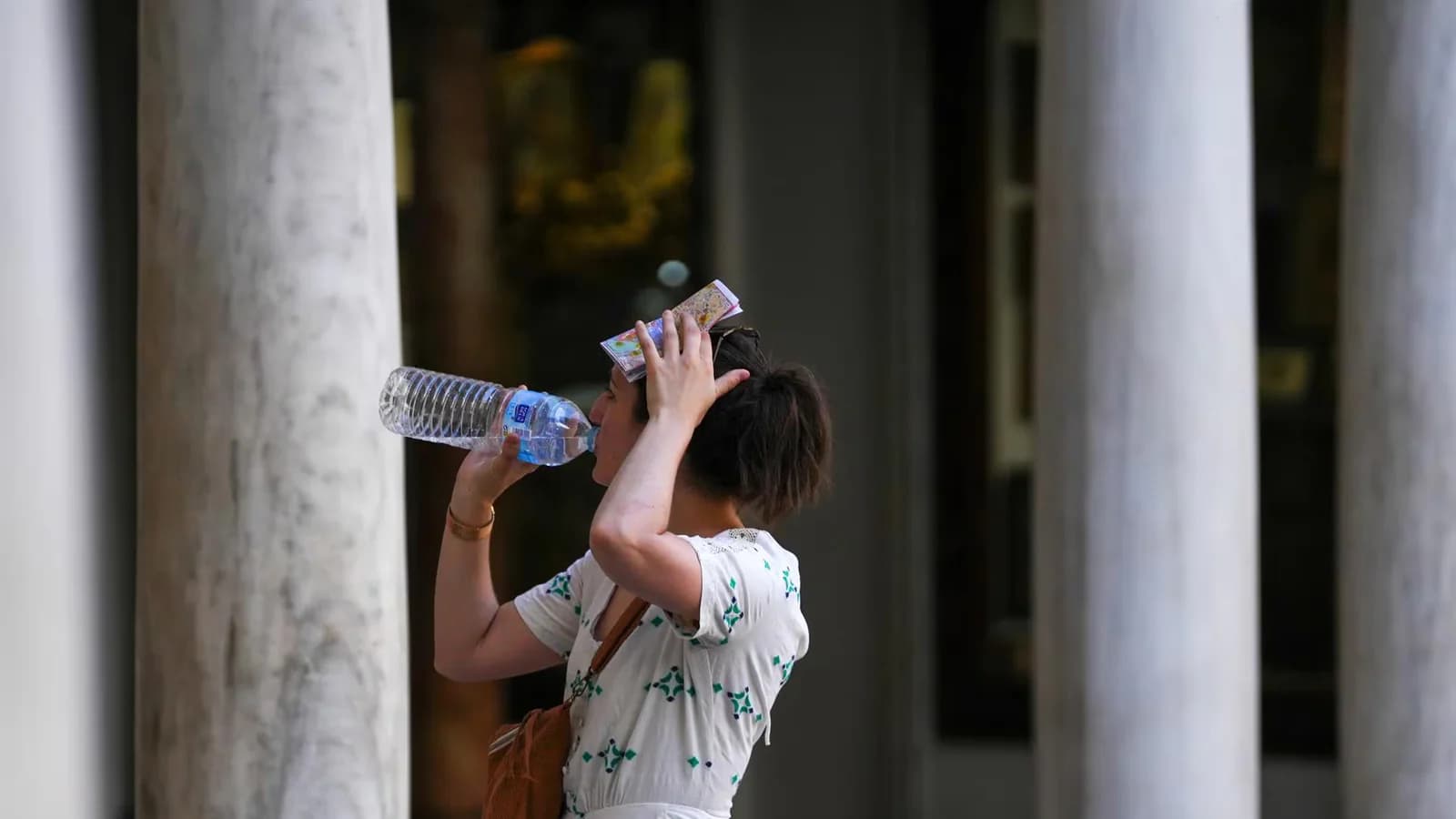Diez comunidades activan avisos por calor, lluvias y tormentas este lunes