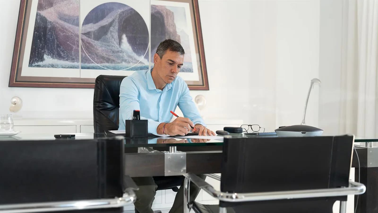 Sánchez reúne por videoconferencia a varios ministros por la situación en Ceuta