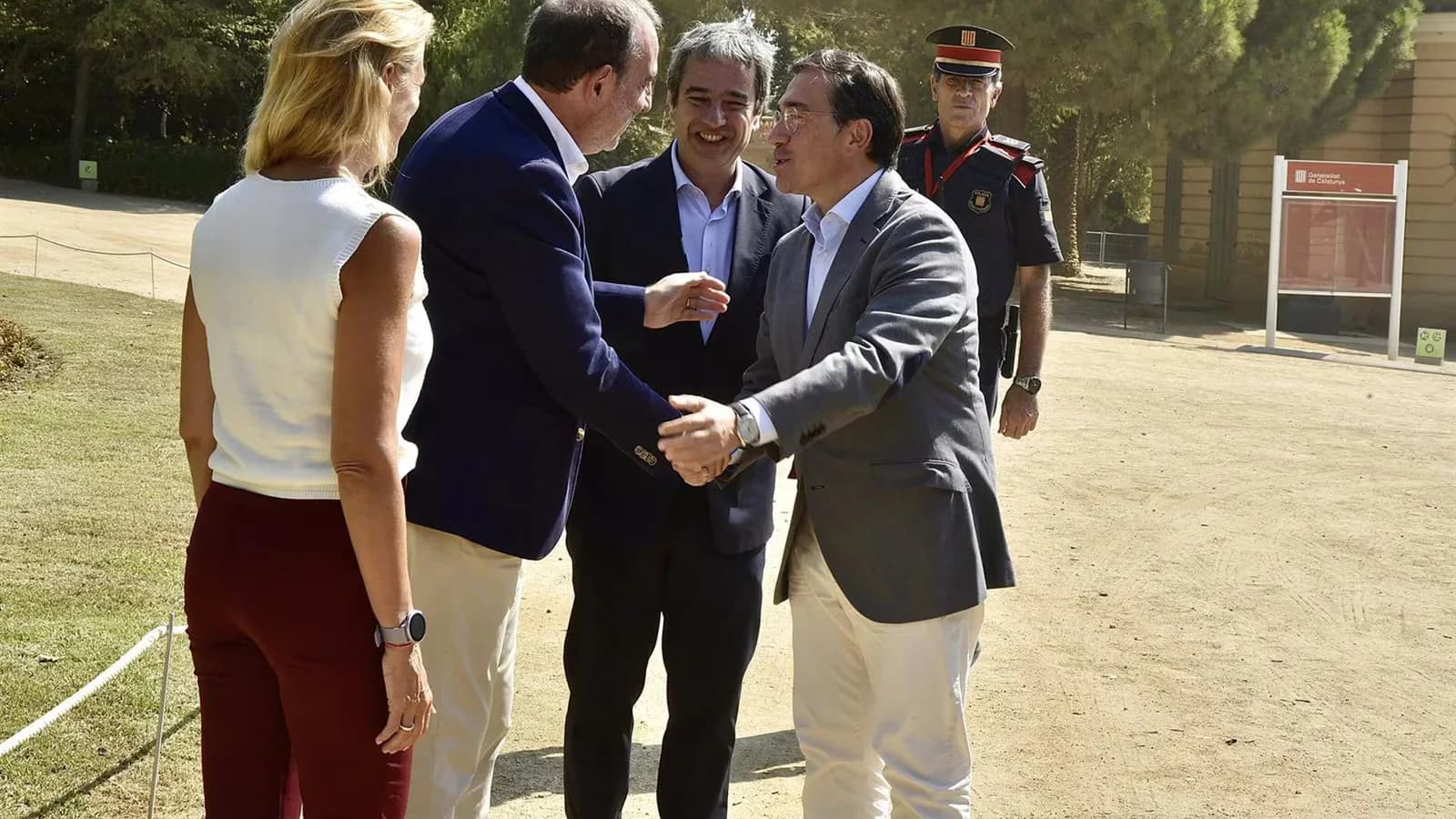 Albares visita las obras de la nueva sede de Casa Asia en Barcelona