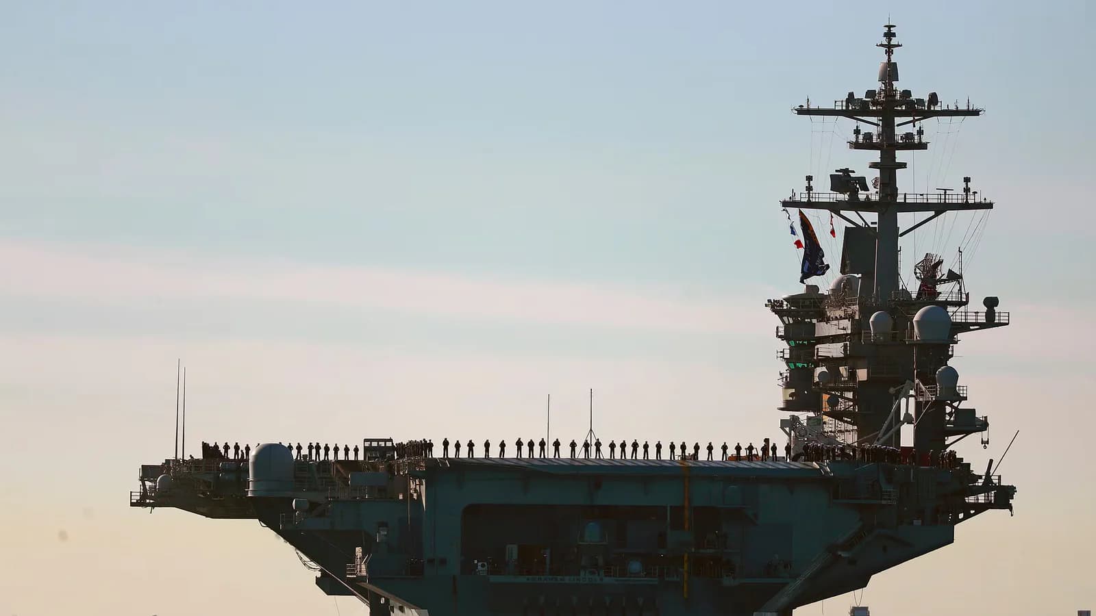 El USS Abraham Lincoln alcanzó un récord tras 237 días de despliegue en Medio Oriente