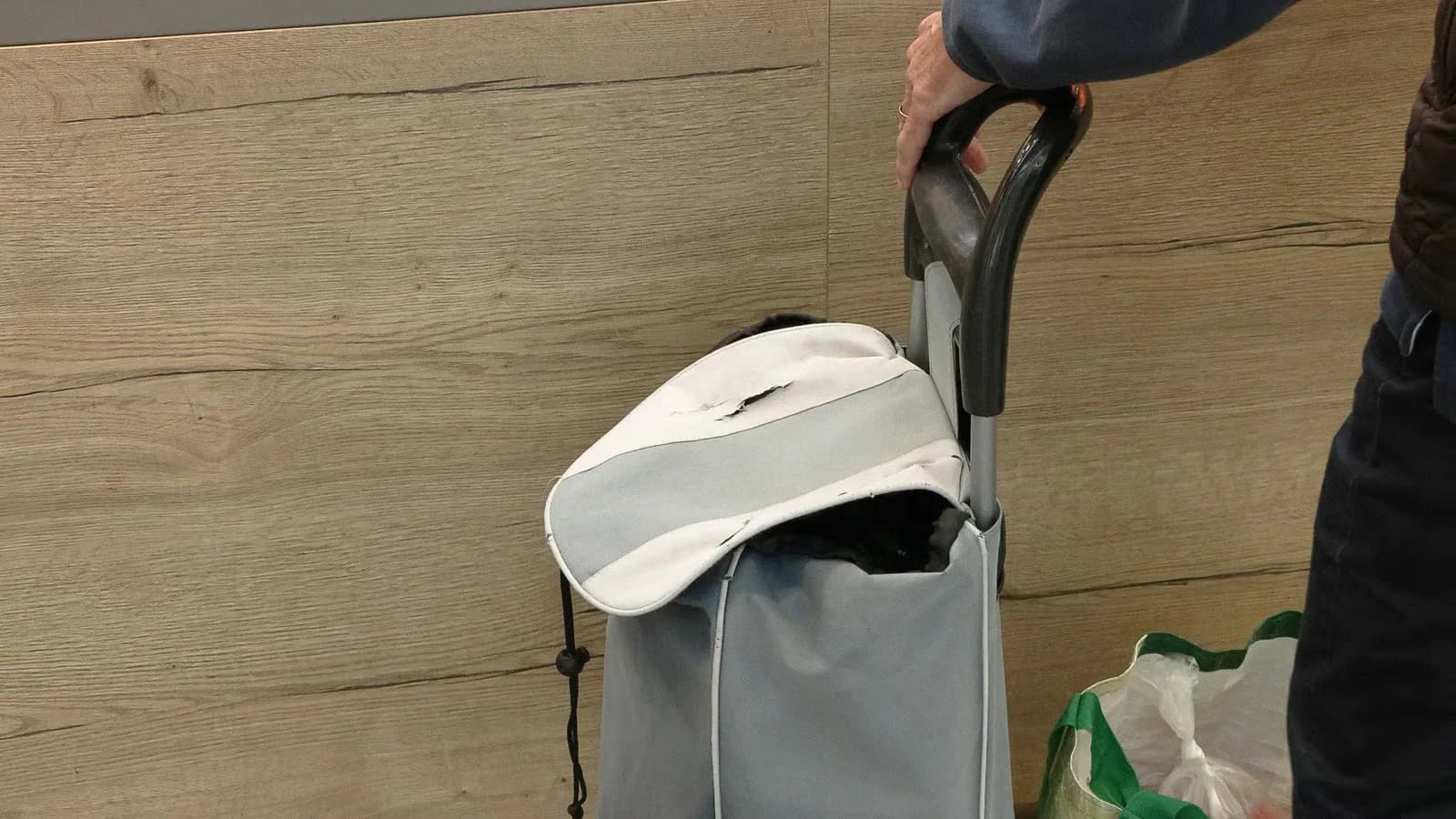 Más de la mitad de la población española recortó compras por la suba de precios