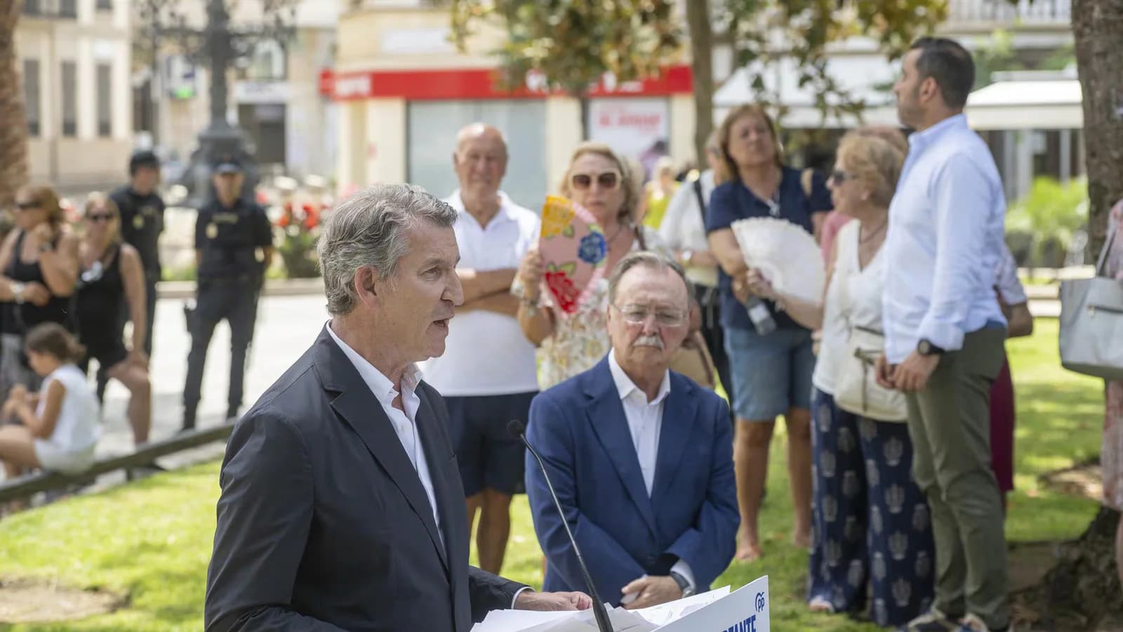 Feijóo volverá a Ceuta junto a Vivas tras la entrada masiva de julio