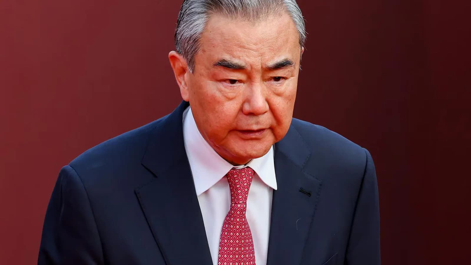 Wang Yi llegó a Corea del Sur para una visita oficial tras casi cinco años