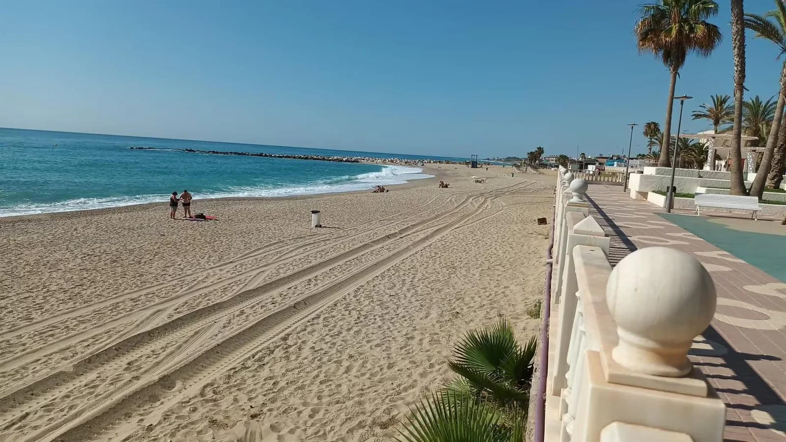 Muere un hombre de 30 años tras sufrir una parada en una playa de Garrucha