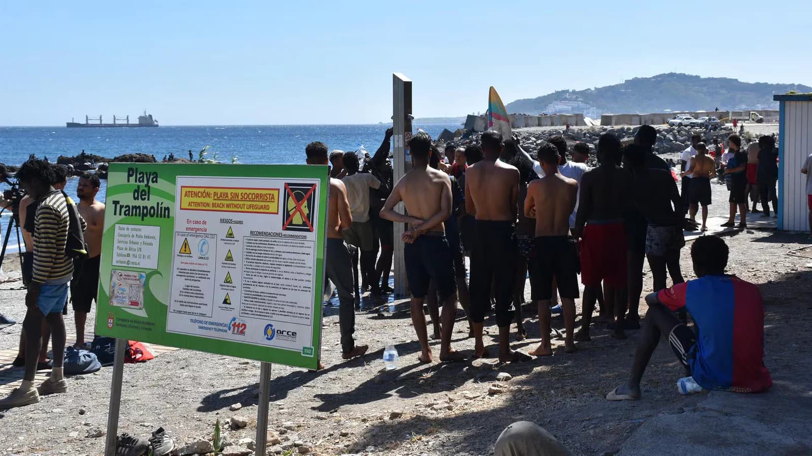 UNICEF pide trasladar a lugares seguros a menores migrantes en Ceuta