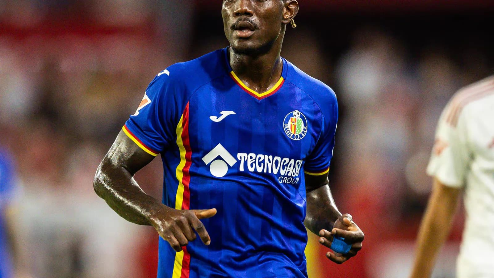 Christantus Uche fue operado de la rodilla y comenzó su recuperación