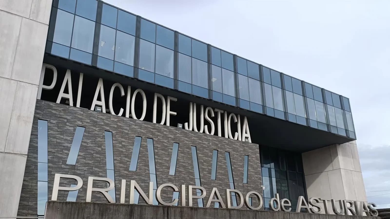 Aceptó nueve meses de prisión por violar una orden de alejamiento en Gijón