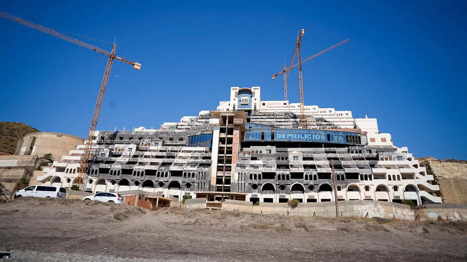 La Fiscalía investiga a siete ediles de Carboneras por la licencia del Algarrobico