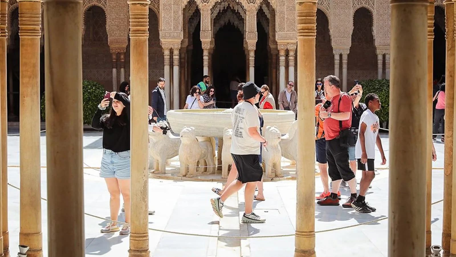 La Alhambra sostiene la venta de entradas pese a la serie sísmica en Granada