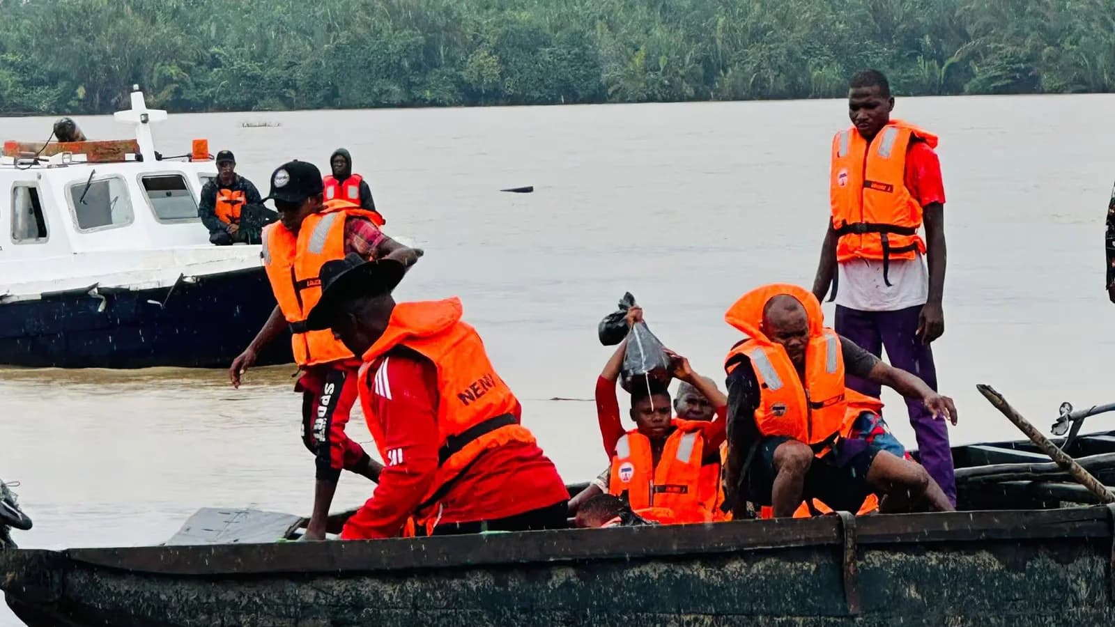 Nigeria: 46 muertos y 16 desaparecidos tras el vuelco de una embarcación