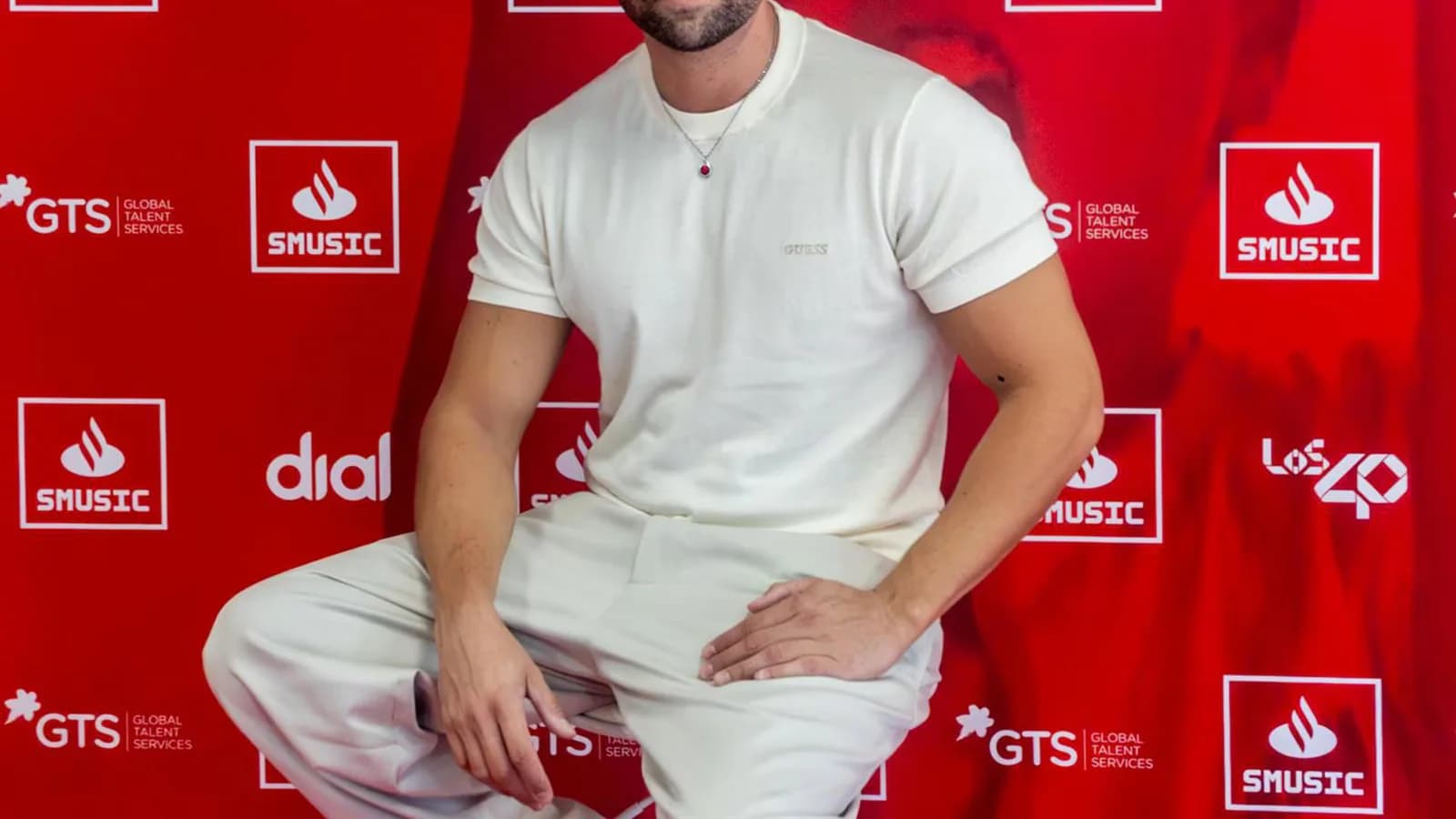 Pablo Alborán canceló un show tras ser diagnosticado con neumonía grave