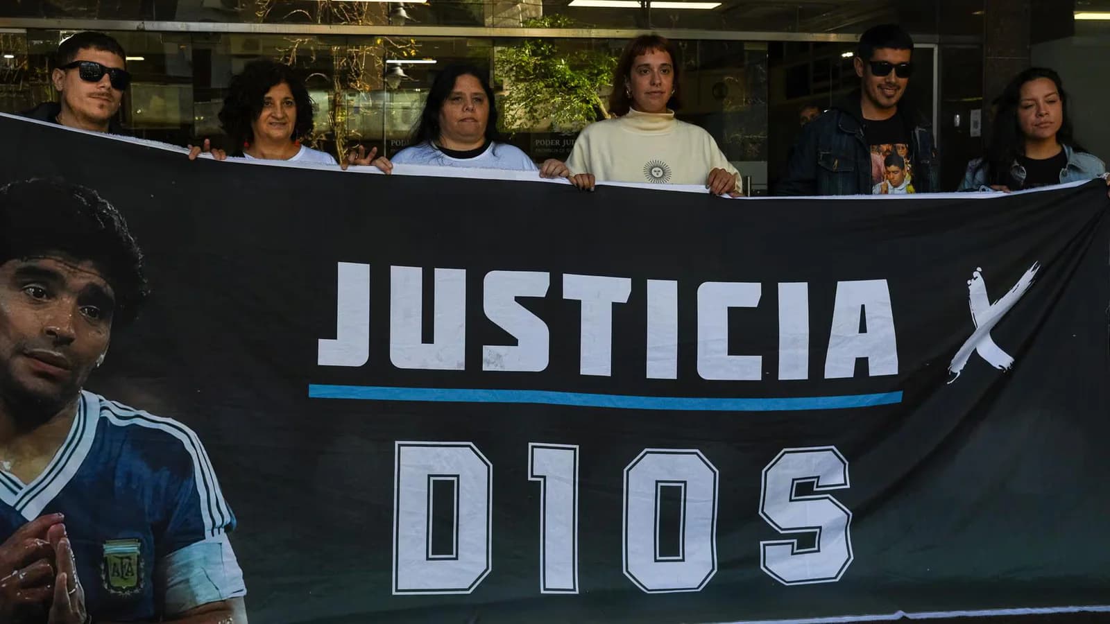 Una confusión en los análisis médicos podría demorar el juicio por la muerte de Maradona