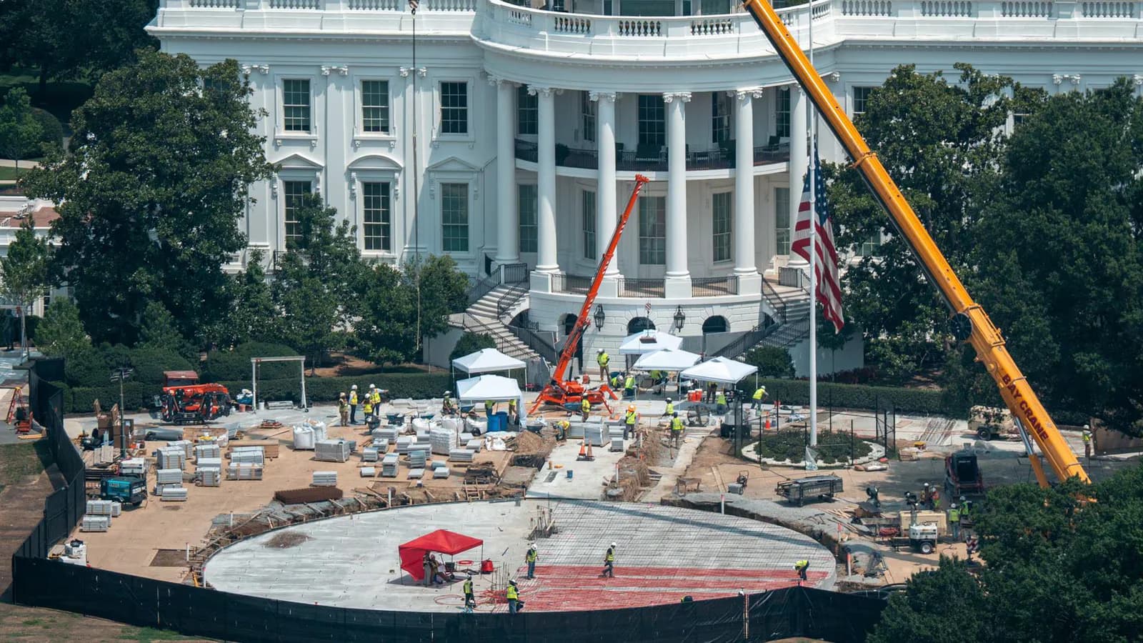 John Roberts habilitó la continuidad de las obras del salón de baile de la Casa Blanca