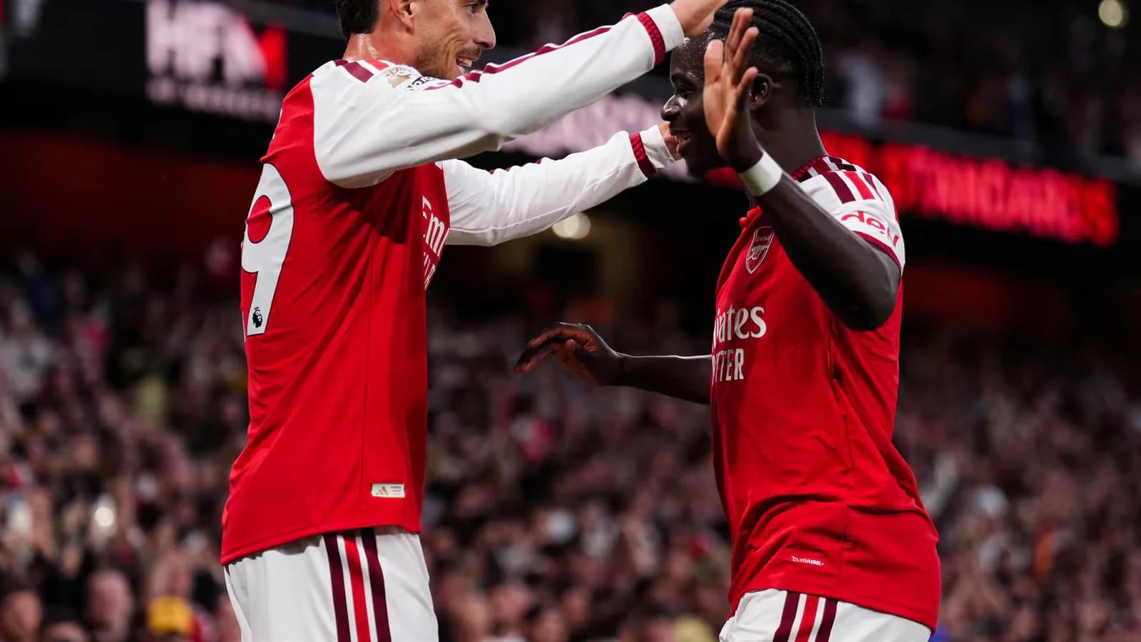 Arsenal debutó con un contundente triunfo por 3-0 ante Coventry