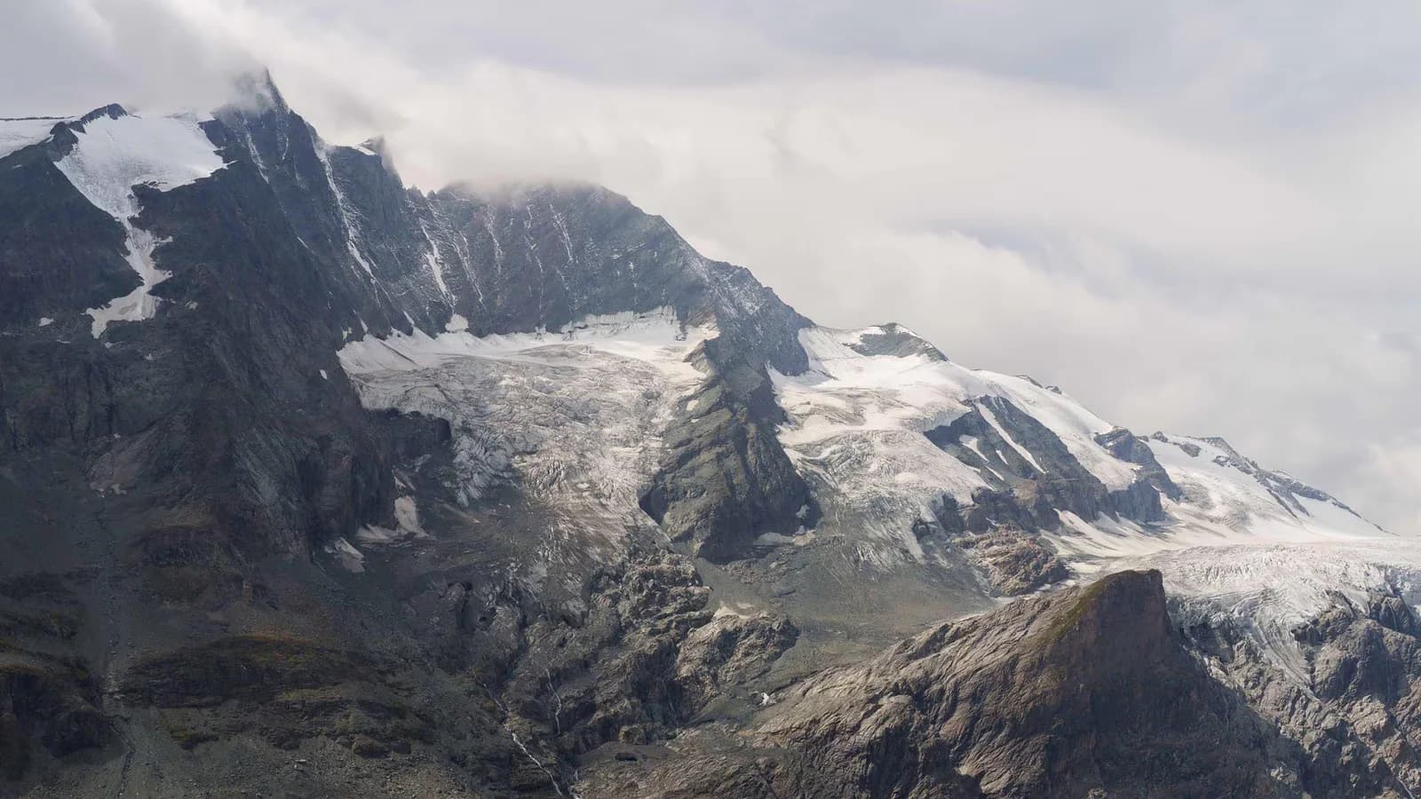 Muere un escalador alemán de 19 años tras caer 40 metros en los Alpes de Austria
