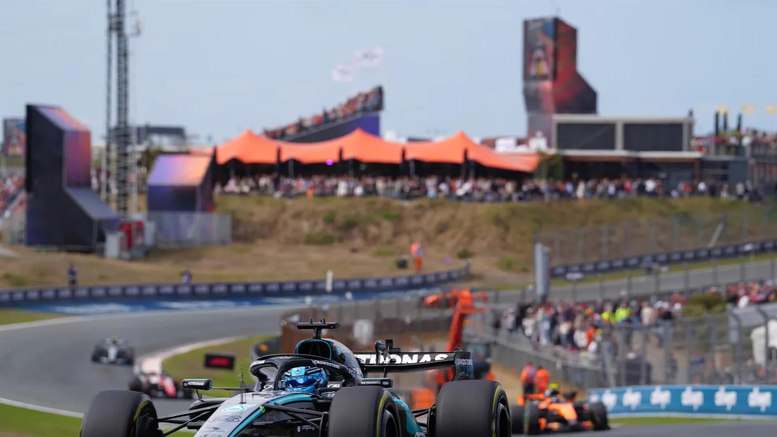 George Russell ganó la esprint de Zandvoort y Alonso y Sainz terminaron últimos