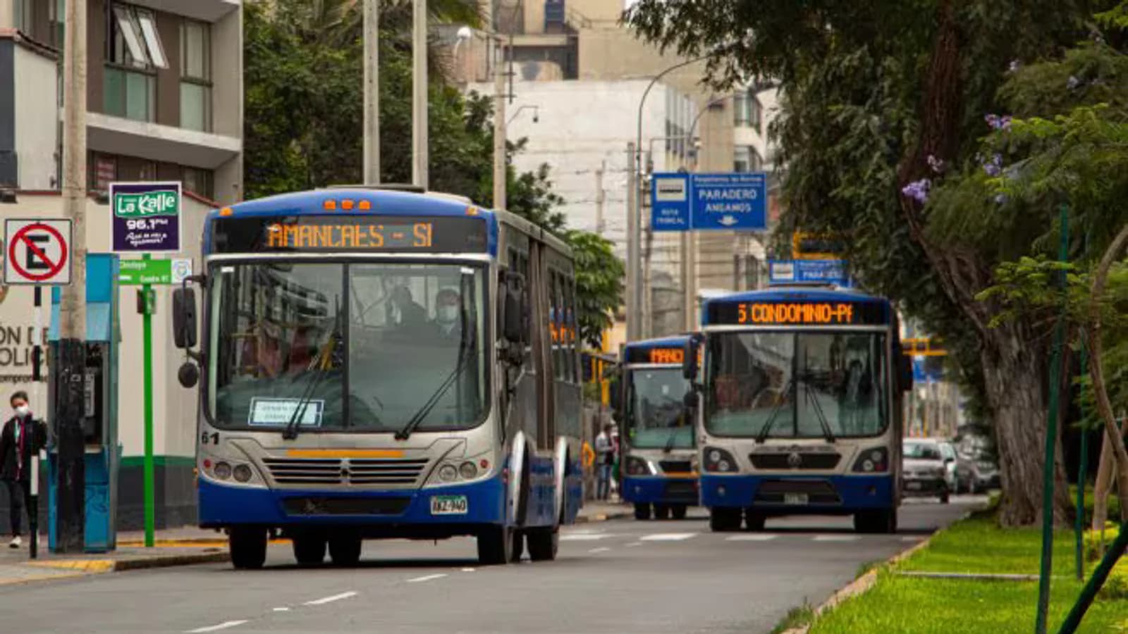 Comenzó el carril bidireccional para buses en la avenida Arequipa